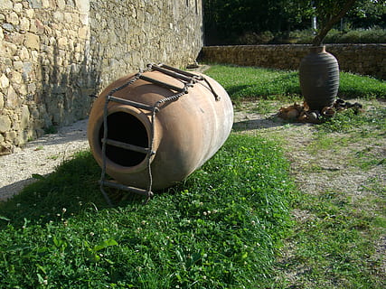 ulcioare, ceramică, noroi, plantă, iarbă, zi, natură, Culoarea verde, oameni adevărați, camp, teren, în aer liber, creştere, ședință, mamifer, animale domestice, o persoana, un animal, animale vertebrate, animale de companie, bărbați, 2K, CC0, domeniu public, fără drepturi de autor