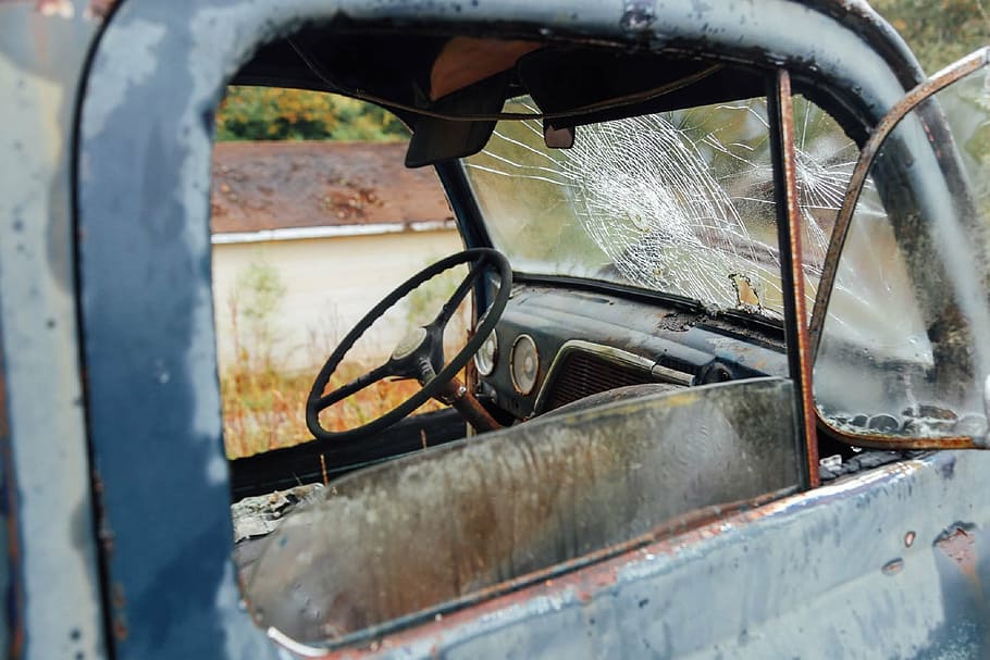 abandoned, blue, vehicle, river, focus, photography, black, car, still, items, things, old, decrepit, broken, truck, rust, glass, crack, steering, wheel, bokeh, window, destruction, damaged, day, no people, outdoors, close-up, mode of transportation, transportation, land vehicle, rusty, motor vehicle, glass - material, metal, obsolete, steering wheel, bad condition, decline, run-down, deterioration, ruined, 1080P