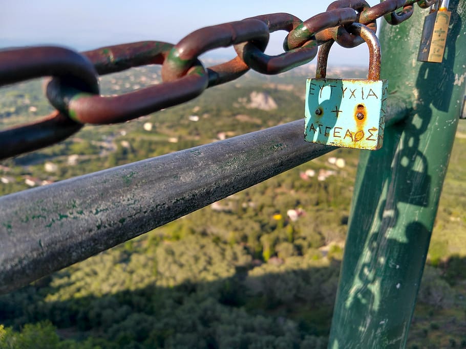 cadenat, corfú, arbres, sol, seguretat, metall, protecció, primer pla, bloqueig, cap gent, centrar-se en primer pla, dia, cadena, rovellat, límit, barrera, barana, tanca, a l'aire lliure, naturalesa, connexió, vell, 4K