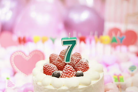 vert, bougie à gâteau numéro 7, numéro 7, gâteau, bougie, dessert, aliments sucrés, aliments, décoration, bonbons, fête, couleur rose, amour, gourmet, forme de coeur, rouge, personne, Nourriture et boisson, sucré, anniversaire, indulgence, un événement, multi couleur, gâteau d'anniversaire, cuit, petit gâteau, fraîcheur, bougies d'anniversaire, glaçage, tentation, 1080P, CC0, domaine public, libre de droits