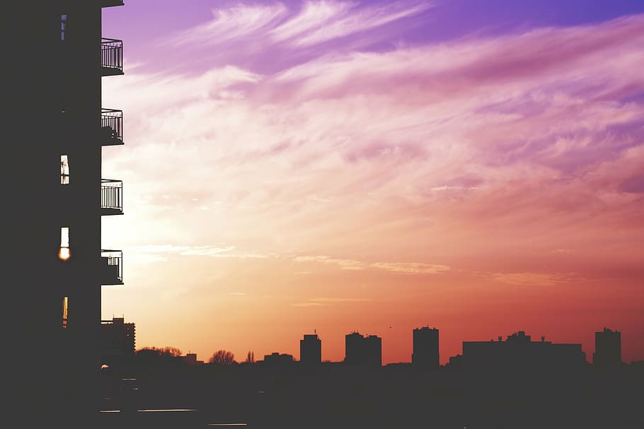 silhouette, grattacielo, costruzione, architettura, infrastruttura, tramonto, orizzonte, città, nuvole, cielo, skyline urbano, sviluppo, esterno dell'edificio, paesaggio urbano, moderno, vita di città, struttura costruita, nuvola - cielo, natura, nessuno, colore arancione, all'aperto, paesaggio, edificio per uffici esterno, Torre, quartiere residenziale, cielo romantico, appartamento, 5K
