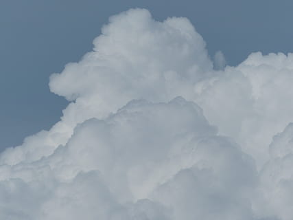 nori, nor munte, cer, nor turn, thundercloud, alb, albastru, noros, nor - cer, frumusețe în natură, scenice - natura, liniște, o scenă liniștită, nici o persoana, vedere unghiulară joasă, idilic, natură, zi, cadru complet, în aer liber, fundaluri, culoare alba, scenă non-urbană, moliciune, Cloudscape, meteorologie, varf de munte, 4K, CC0, domeniu public, fără drepturi de autor