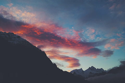 foto, montagne, d'oro, ora, la neve, capped, crepuscolo, tramonto, nuvole, cielo, silhouette, picchi, scogliere, paesaggio, natura, nuvola - cielo, Paesaggi, bellezza nella natura, montagna, all'aperto, scena tranquilla, scenics - natura, la tranquillità, catena montuosa, ambiente, idilliaco, cielo drammatico, nessuno, scena non urbana, maestoso, picco di montagna, 4K, CC0, dominio pubblico, privo di copyright