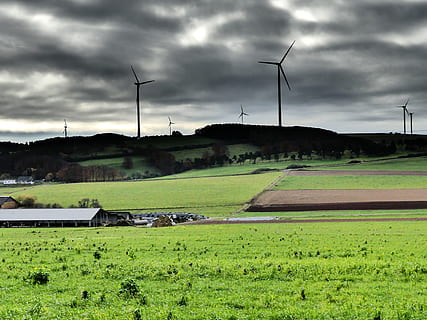 paisatge, windräder, eifel, aerogenerador, conservació del medi ambient, turbina, energia renovable, medi ambient, energia eòlica, generació de combustible i energia, energia alternativa, cel, camp, naturalesa, terra, núvol - cel, color verd, bellesa a la natura, planta, tecnologia, escena rural, cap gent, a l'aire lliure, recursos sostenibles, poder a la natura, 4K, CC0, domini públic, lliure de regalies