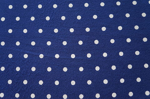modrý, bílý, polka-dot textilní, textura, weis, Pozadí, tkanina, bodů, vzor, textil, abstraktní, materiál, texturou, detail, makro, oblečení, polka dot, puntíkovaný, umělecká kultura a zábava, uvnitř, nikdo, celý rám, bílá barva, v řadě, opakování, studio shot, tvar, design, stálý život, barevné pozadí, jeden objekt, den, modré pozadí, 4K, CC0, veřejná doména, bez autorských práv