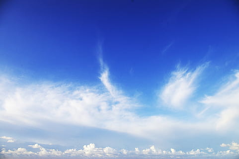 himmel, Sky, sol, sky - himmel, blå, cloudscape, baggrunde, atmosfære, miljø, natur, skønhed i naturen, dramatisk himmel, vind, sollys, ingen mennesker, scenics - natur, idyllisk, humørlig himmel, rolig scene, meteorologi, udendørs, frihed, abstrakte baggrunde, klima, tekstureret effekt, Stærkt oplyst, tjavsede, lyse, 2K, CC0, offentligt domæne, royaltyfrie