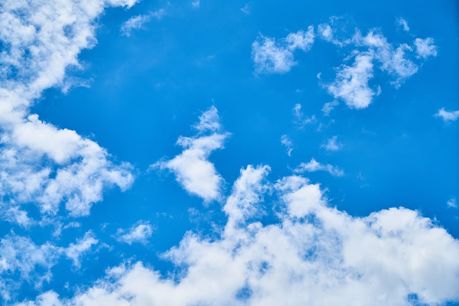 núvols blancs, cel, núvol, núvols, blau, blanc, atmosfera, aire, espai, netejar, espaiós, pau, volar, alt, paisatge, estiu, naturalesa, fons, ambiental, aire lliure, al matí, temporada, composició, bonic, fons de pantalla, dia, a l'aire lliure, textura, està a l'aire, resum, increïble, patró, genial, núvol - cel, bellesa a la natura, escenics - natura, Color blanc, cap gent, cloudscape, vista d’angle baix, meteorologia, tranquil·litat, medi ambient, llum solar, escena tranquil·la, vent, brillant, efecte texturat, Wispy, 5K