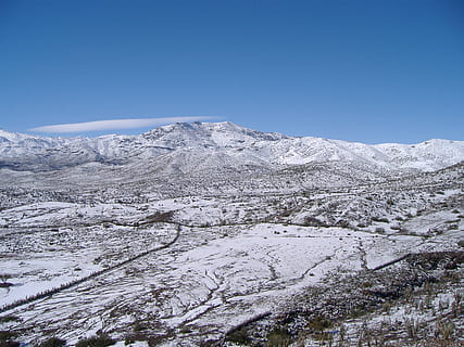 muntanya, andes, xile, neu, combarbalá, paisatge, temperatura de fred, hivern, bellesa a la natura, cel, escenics - natura, escena tranquil·la, tranquil·litat, cel clar, còpia espai, cap gent, muntanya nevada, Color blanc, medi ambient, naturalesa, blau, idíl·lic, Serra, formació, arbre de coníferes, 2K, CC0, domini públic, lliure de regalies
