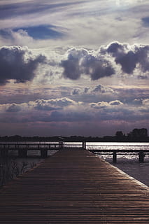 jezioro i niebo, plaża, most, Chmura, chmury, pochmurny, świt, jezioro, krajobraz, światło, ocean, na dworze, molo, ponton, most pontonowy, odbicie, rzeka, morze, burza, zachód słońca, podróżować, woda, deski, Las, chmura - niebo, niebo, piękno natury, kierunek, droga naprzód, spokój, Natura, scenics - natura, spokojna scena, architektura, żadnych ludzi, zbudowana struktura, malejąca perspektywa, długie, boazeria drewniana, 4K, CC0, domena publiczna, darmowe zdjęcia