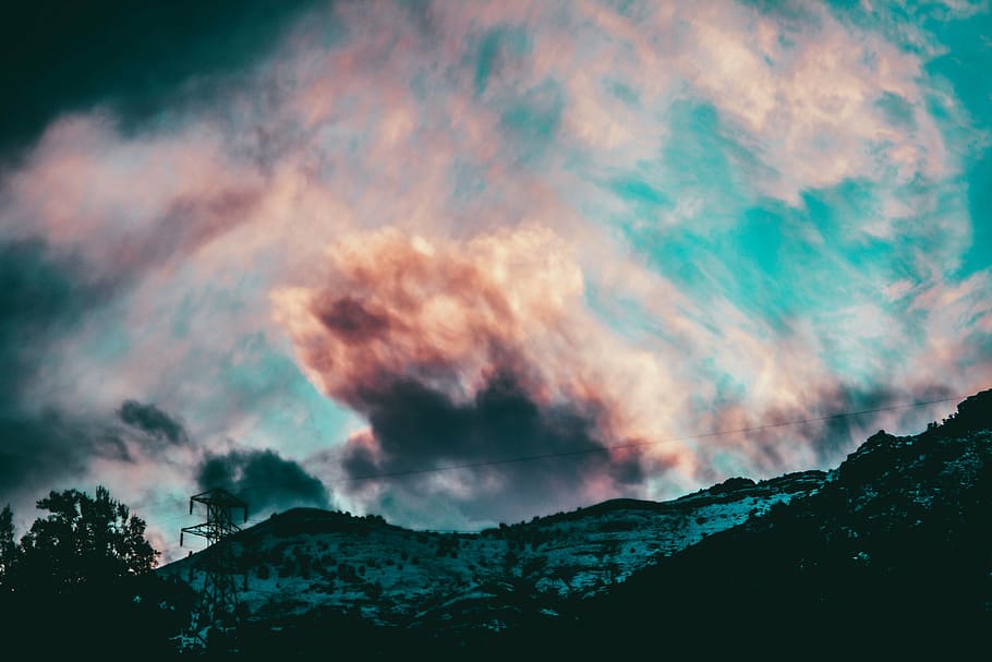time lapse foto, skyer, himmel, farver, landskab, skyer himmel, himlen skyer, blå himmel skyer, natur, overskyet, lys, horisont, forplumret, varm, dag, candyfloss, sky - himmel, bjerg, udendørs, ingen mennesker, skønhed i naturen, scenics, fare, ro, scenics - natur, ikke-urbane scene, rolig scene, silhuet, solnedgang, bjergkæde, miljø, lav vinkel visning, dramatisk himmel, idyllisk, magt i naturen, 5K