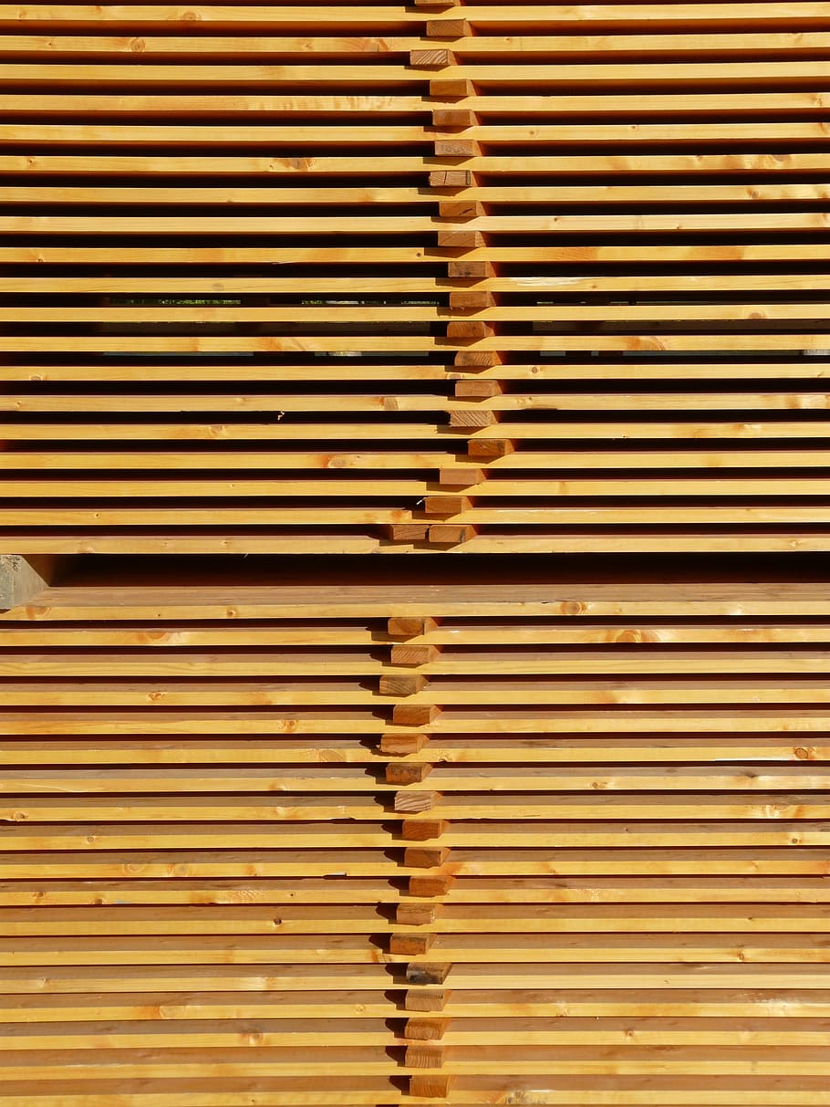 pila de taulers, taules, taulons, fusta, emmagatzematge, pila, marró, producte, serrada, marc complet, fons, patró, cap gent, gran grup d'objectes, abundància, textura, repetició, primer pla, metall, dia, en fila, a l'interior, detall, ratlles, cartró, material de fusta, ferro, corrugat, 2K