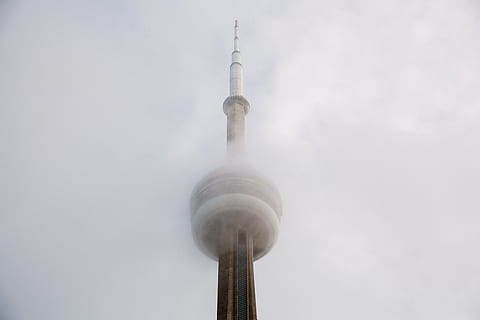 cn turm, Wurmauge, Fotografie ansehen, CNN Turm, Kanada, Hochhaus, Turm Gebäude, Wolken, tagsüber, Wolke, Turm, Himmel, Struktur, die Architektur, Fernsehturm - Berlin, Fernmeldeturm, Alexanderplatz, berühmter Platz, Gebäudehülle, städtische Szene, Berlin, Stadt, gebaute Struktur, Blau, Rauch - physische Struktur, keine Leute, Tag, draußen, Nahansicht, Nebel, Flachwinkelansicht, Reiseziele, Natur, Reise, große Höhe, Kommunikation, Gebäude, Tourismus, Religion, Wolkenkratzer, architektonische Säule, 5K, CC0, gemeinfrei, lizenzfrei