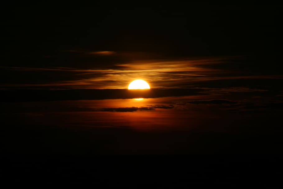 por do sol, Dom, céu, nuvem, vermelho, à noite, natureza, crepúsculo, cor laranja, verão, luz solar, beleza na natureza, scenics - natureza, nuvem - céu, tranquilidade, ninguém, cena tranquila, ao ar livre, idílico, espaço, astronomia, Eclipse solar, Sombrio, reflexão, copie o espaço, eclipse, 4K
