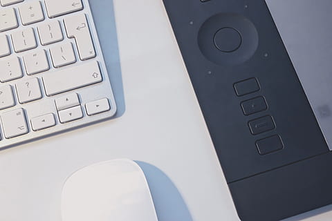 Wacom, tablett, datamaskin, teknologi, tastatur, mus, kontor, skrivebord, virksomhet, data-tastatur, data utstyr, kommunikasjon, trådløs teknologi, forbindelse, nærbilde, datamaskin del, laptop, datamaskin nøkkel, ingen folk, internett, datanettverk, data, trykknapp, bedriftsvirksomhet, industri, moderne, 5K, CC0, offentlig domene, opphavsrett gratis