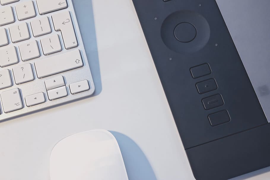 Wacom, tablet, computer, teknologi, tastatur, mus, kontor, skrivebord, forretning, computer tastatur, computerudstyr, meddelelse, trådløs teknologi, forbindelse, tæt på, computer del, bærbar, computer nøgle, ingen mennesker, internet, computer netværk, data, trykknap, virksomhedernes forretning, industri, moderne, 5K