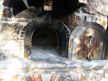 piec opalany drewnem, piekarnik, chleb, piec, stary, zamurowany, kuchnia, kominek, architektura, zbudowana struktura, łuk, budynek, na zewnątrz budynku, dzień, żadnych ludzi, światło słoneczne, historia, klatka schodowa, przeszłość, na dworze, wejście, reprezentacja, wyblakły, ludzka reprezentacja, Natura, funkcja budowy ścian, 2K, CC0, domena publiczna, darmowe zdjęcia