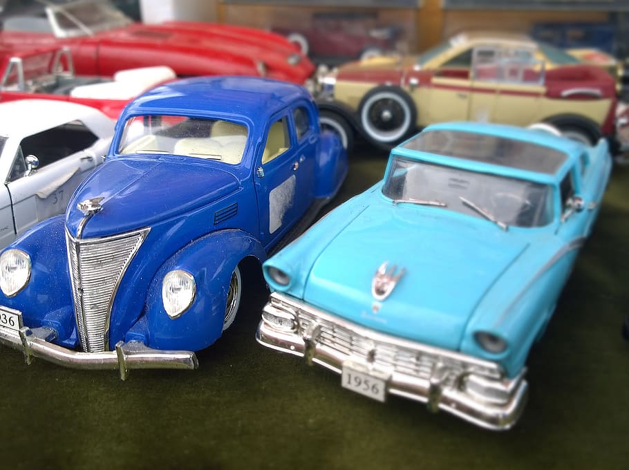 Modelka, stroj, éra, auto, Historické auto, mustang, vinobraní stroj, způsob dopravy, motorové vozidlo, autíčko, přeprava, modrý, hračka, retro stylu, pozemního vozidla, stálý život, nikdo, plastický, den, selektivní zaměření, v řadě, uvnitř, zaměřit se na popředí, 2K