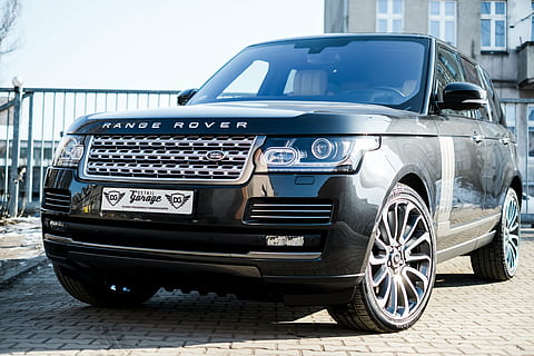 Černá, range rover land rover, range rover, auto, kamionu, rozsah, rover, vozidlo, přistát, 4x4, terénní, džíp, dráha, cestovní ruch, provoz, řízení, sport, řídit, venkovní, Rychlost, automobil, extrémní, šedá, lux, drahý, výhradní, luxus, elegantní, styl, moderní, odraz, stylový, elegance, mobilní, pohybliví, doprava, služba, motor, podnikání, technologie, přeprava, parkoviště, dopravy, staromódní, čelní pohled, pozemního vozidla, retro stylu, město, venku, způsob dopravy, motorové vozidlo, architektura, nikdo, den, ulice, exteriér budovy, stavba, kov, stacionární, Historické auto, cestovat, kolo, pneumatika, stříbrné barvy, 4K, CC0, veřejná doména, bez autorských práv