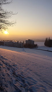camminare, tramonto, Nevada, collina, cielo, inverno, la neve, temperatura fredda, bellezza nella natura, natura, architettura, struttura costruita, esterno dell'edificio, scenics - natura, congelato, nessuno, colore arancione, paesaggio, copertura, scena tranquilla, albero, costruzione, all'aperto, 4K, CC0, dominio pubblico, privo di copyright