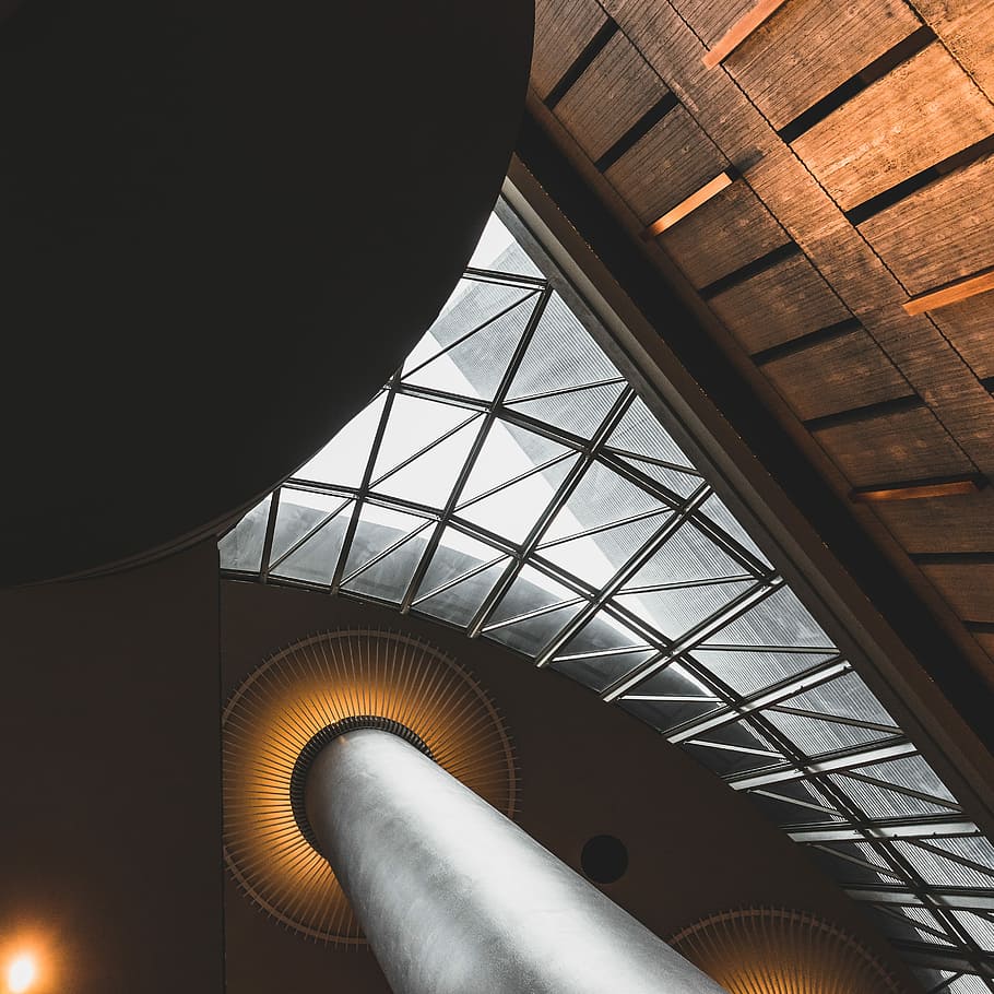arquitectònic, fotografia, sostre, cuc, vista d'ulls, edifici de vidre, arquitectura, columna, claraboia, cel, finestra, ornamentat, llum, atlantum, detall, cercle, geomètric, pilar, estructura construïda, vista d’angle baix, a l'interior, cap gent, patró, dia, equips d’il·luminació, edifici, il·luminat, modern, característica arquitectònica, destinacions de viatge, disseny, metall, columna arquitectònica, arquitectura i art, 2K