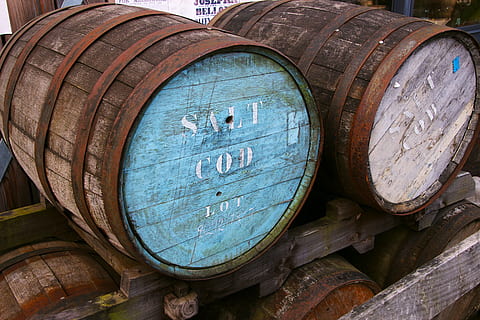 Tønne, cask, drikke, tre, årgang, keg, container, eik, gammel, Oppbevaring, rustikk, mørk, brun, foreldet, hardtre, tre - materiale, sylinder, vinfat, ingen folk, vin, alkohol, vinkjeller, dag, forfriskning, vingård, vinlaging, tekst, kjeller, innendørs, nærbilde, kommunikasjon, 5K, CC0, offentlig domene, opphavsrett gratis