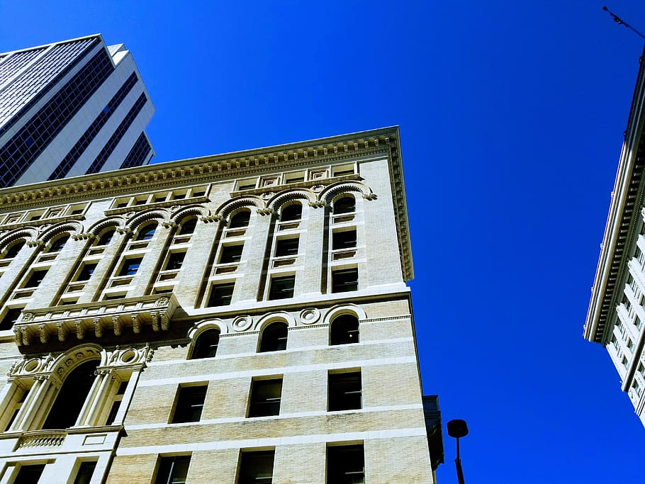edifici, arquitectura, modern, negocis, ciutat, oficina, colorado, denver, estructura construïda, exterior de l'edifici, vista d’angle baix, cel, blau, cel clar, exterior d’edifici d’oficines, naturalesa, dia, cap gent, torre, finestra, alta - alta, llum solar, gratacels, a l'aire lliure, destinacions de viatge, 4K