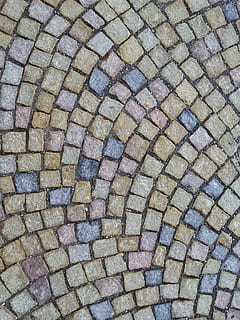 Pfad, Stein, Tschechische Republik, Steinwürfel, Pflaster, Pflasterung, Vollbild, Muster, Hintergründe, keine Leute, High Angle View, texturiert, Kopfsteinpflaster, Fußweg, Wiederholung, Tag, gestalten, Straße, Geometrische Figur, die Architektur, draußen, Design, stein material, Pflasterstein, Nahansicht, 2K, CC0, gemeinfrei, lizenzfrei