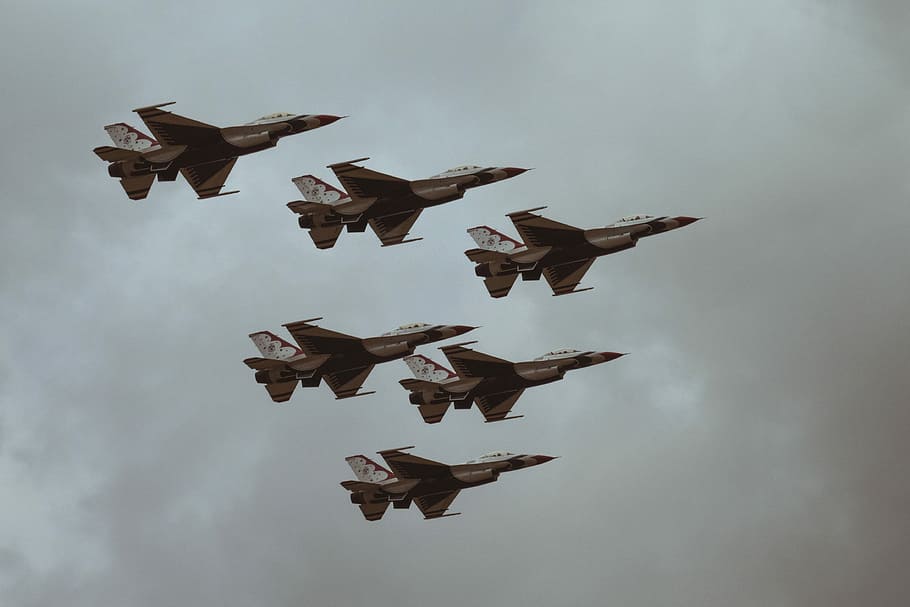 sis avions de combat, sis, gris, avions de combat, Avió de combat, jet, avió, militar, guerra, forces aeries, formació, avions, volar, volant, ennuvolat, UK, riat 2017, espectacle aeri, cap gent, cel, naturalesa, dia, vista d’angle baix, a l'aire, temes d'animals, precisió, vertebrats, núvol - cel, ocell, animal, a l'aire lliure, fauna animal, moviment, ales separades, animals a la natura, en moviment, creativitat, 4K