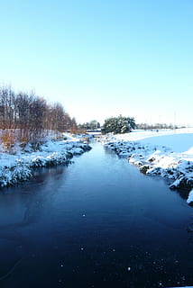 modrá, zima, voda, proud, řeka, sníh, modrý, zimní, scénický, Příroda, studená teplota, scén, jezero, nebe, klidné scény, scenics - příroda, klid, strom, krása v přírodě, čisté nebe, nikdo, rostlina, kopie prostor, idylický, den, venku, 2K, CC0, veřejná doména, bez autorských práv