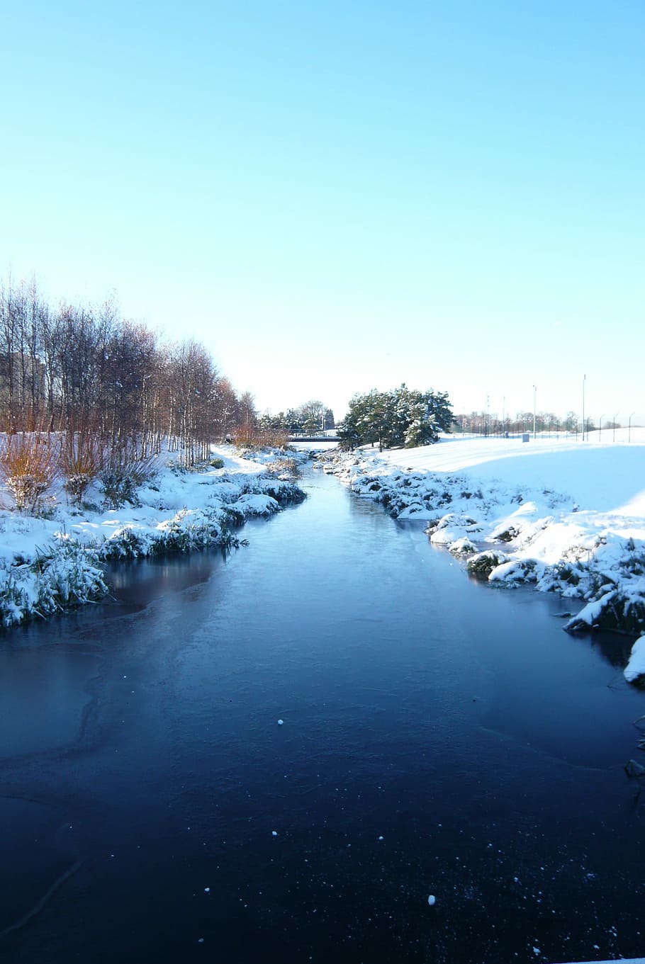 modrá, zima, voda, proud, řeka, sníh, modrý, zimní, scénický, Příroda, studená teplota, scén, jezero, nebe, klidné scény, scenics - příroda, klid, strom, krása v přírodě, čisté nebe, nikdo, rostlina, kopie prostor, idylický, den, venku, 2K