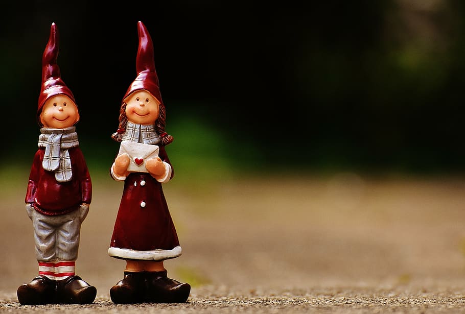 vermell, noi, noia, ceràmica, figuretes, xifres, cor, divertit, hivern, Nadal, deco, hora de nadal, advent, decoració, desembre, contemplatiu, decorat, joguina, infància, figureta, nina, només nens, longitud completa, a l'aire lliure, primer pla, dia, gent, celebració, nen, festa, descendència, representació, representació humana, mascles, roba, conill - animal, centrar-se en primer pla, vista frontal, naturalesa, vacances - esdeveniment, 5K