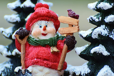 inverno, uomo di neve, figura, pupazzi di neve, la neve, invernale, deco, Natale, Babbo Natale, decorazione, Nicholas, i regali, dicembre, contemplativo, Festival, celebrare, divertente, albero di Natale, Avvento, pupazzo di neve, giocattolo, albero, stagione, decorazione natalizia, celebrazione, vacanza, sciarpa, freddo - temperatura, ornamento di Natale, temperatura fredda, infanzia, cappello a maglia, vestiti caldi, arte e artigianato, cappello, rappresentazione, avvicinamento, capi di abbigliamento, creatività, mestiere, nessuno, concentrarsi sulle conoscenze acquisite, rappresentazione umana, giorno, lana, 4K, CC0, dominio pubblico, privo di copyright