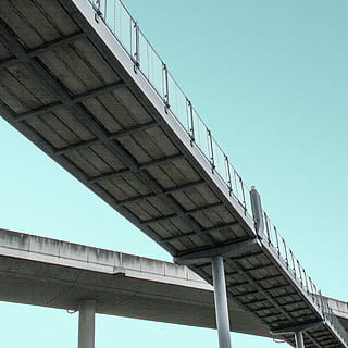 grå betonbro, bund, Eyeview, grå, hængebro, vej, struktur, arkitektur, væg, søjle, bygget struktur, lav vinkel visning, himmel, bro, skyfri himmel, bro - menneskeskabt struktur, forbindelse, dag, ingen mennesker, natur, arkitektoniske kolonne, transportmidler, rækværk, kopiere plads, trappe, sollys, trapper og trapper, udendørs, bygning udvendig, Overføring, beton, 2K, CC0, offentligt domæne, royaltyfrie