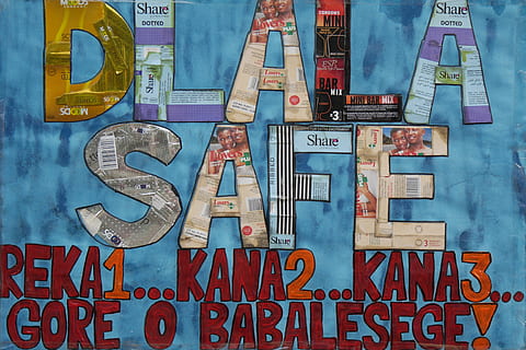 AIDS, kondomy, prevence, slátanina, umění, text, abeceda, sdělení, celý rám, nikdo, pozadí, západní skript, číslo, velká skupina objektů, variace, nástěnný prvek, umění a řemesla, lidské zastoupení, hračka, modrý, uvnitř, výběr, stálý život, dopis, zastoupení, přímo nad, vícebarevné, 4K, CC0, veřejná doména, bez autorských práv