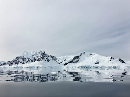 montagna, la neve, giorno, inverno, bianca, freddo, tempo metereologico, ghiaccio, natura, valle, collina, vertice, acqua, riflessione, vista, cielo, ghiacciaio, freddo - temperatura, iceberg - formazione di ghiaccio, artico, Antartide, congelato, Paesaggi, mare, temperatura fredda, scenics - natura, bellezza nella natura, paesaggio, nuvola - cielo, ambiente, montagna innevata, catena montuosa, scena tranquilla, nessuno, picco di montagna, 4K, CC0, dominio pubblico, privo di copyright