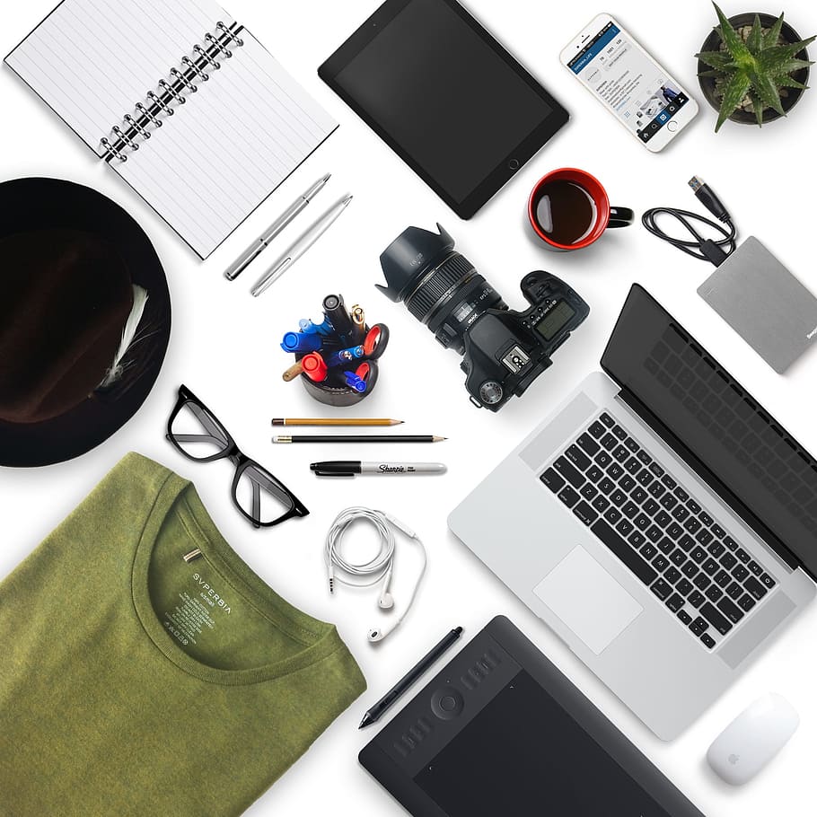 negre, càmera dslr, superior, blanc, superfície, al costat, obert, portàtil, càmera, iphone, MacBook Pro, MacBook, maqueta, negocis, estil de vida, espai de treball, coses, mòbil, accessoris, objectes, divers, flatlay, tecnologia, taula, ordinador, tecnologia sense fils, comunicació, vista d’angle alt, connexió, cap gent, a l'interior, natura morta, bolígraf, gran grup d'objectes, equips informàtics, directament a sobre, mobles, oficina, escriptori, teclat, paper, 1080P