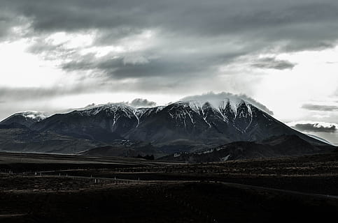 sníh, pokryté, horské foto, šedá hora, silueta, hora, stratocumulus, fotografie, mrak, kopec, Příroda, krajina, pohoří, scén, mrak - nebe, nebe, scéna s oblaky, nikdo, cestovní místa, krajiny, počasí, scenics - příroda, životní prostředí, studená teplota, krása v přírodě, zasněžené hory, zimní, klidné scény, klid, mimoměstské scény, přistát, den, venku, horský vrchol, 4K, CC0, veřejná doména, bez autorských práv