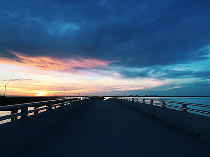 tampa, Florida, západ slunce, most, záliv, tampa, florida, mraky, soumrak, fotky, veřejná doména, most - mužská konstrukce, nebe, Dálnice, modrý, silnice, moře, Příroda, mrak - nebe, přeprava, nikdo, venku, více pruhu dálnice, zábradlí, voda, scenics - příroda, spojení, cesta vpřed, klid, krása v přírodě, klidné scény, směr, perspektiva, architektura, horizont nad vodou, 2K, CC0, veřejná doména, bez autorských práv
