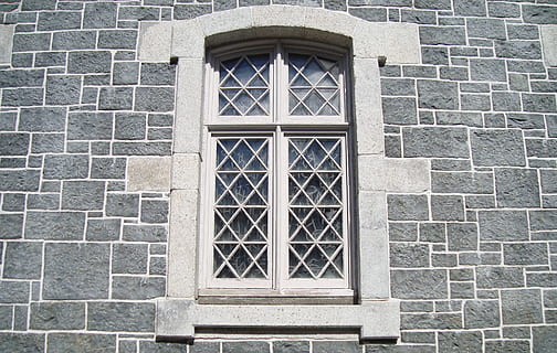 vindue, vinduesramme, murstens væg, murværk, arkitektur, bygget struktur, bygning udvendig, bygning, væg, ingen mennesker, dag, murbygningsfunktion, hus, mønster, mursten, lukket, glas - materiale, boligområde, beskyttelse, udendørs, sikkerhed, indgang, 2K, CC0, offentligt domæne, royaltyfrie