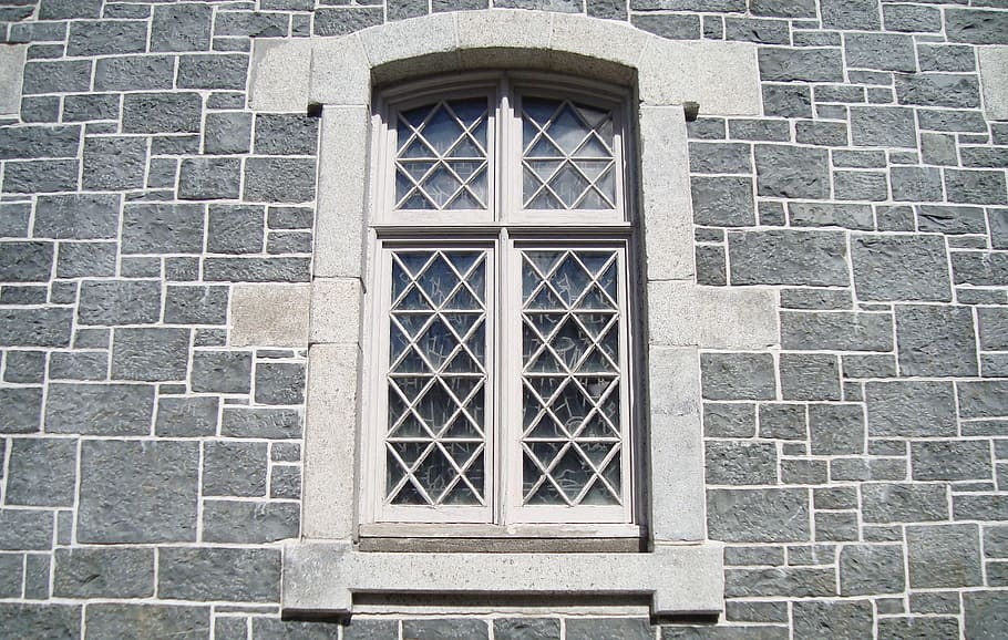vindue, vinduesramme, murstens væg, murværk, arkitektur, bygget struktur, bygning udvendig, bygning, væg, ingen mennesker, dag, murbygningsfunktion, hus, mønster, mursten, lukket, glas - materiale, boligområde, beskyttelse, udendørs, sikkerhed, indgang, 2K