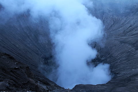 savu, tuleva, tulivuori, Gunung, bromi, Itä-Jaava, Jaava, Indonesia, vuori, maisema, laavakiviä, maamerkki, kraatteri, luonto, savu - fyysinen rakenne, geologia, fyysinen maantiede, maisemat - luonto, erupting, voimaa luonnossa, kauneus luonnossa, ei-kaupunkikuvia, ympäristö, teho, ei ihmisiä, aktiivinen tulivuori, lämpö - lämpötila, maa, tulivuoren maisema, tulivuoren kraatteri, säteilevät, ulkona, 4K, CC0, public domain, rojaltivapaa