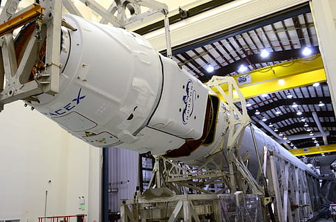 rachetă, SpaceX, zbor, transport, vehiculul aerian, în interior, industrie, tehnologie, Industrie aerospatiala, vedere unghiulară joasă, mijloc de transport, nici o persoana, avion, de fabricație, metal, fabrică, mașină, mașini, Afaceri, construită, echipament, combustibil și generarea de energie electrică, 1080P, CC0, domeniu public, fără drepturi de autor