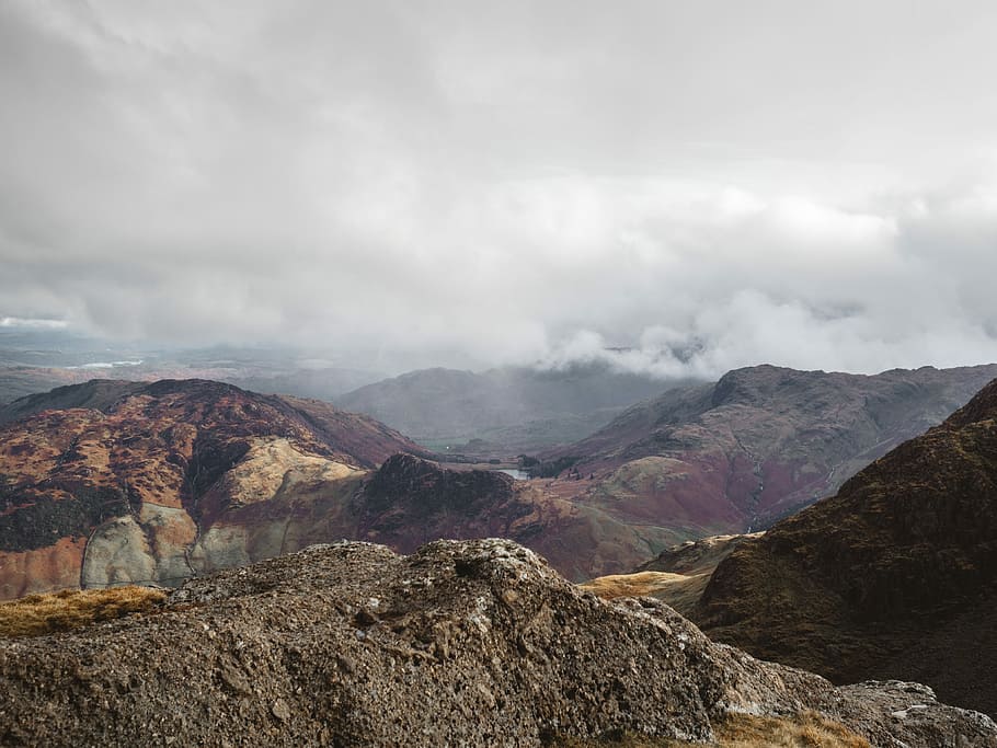 aèria, vista, penya-segats de roca, muntanya, cobert, núvols, ennuvolat, núvol, a l'aire lliure, va caure, langdale, amblesi, cumbrium, el districte del llac, llac, Regne Unit, Anglaterra, nublado, nube, montana, núvol - cel, medi ambient, cel, escenics - natura, bellesa a la natura, rock, paisatge, rock - object, sòlid, terra, naturalesa, Serra, cap gent, escena no urbana, destinacions de viatge, tranquil·litat, dia, geografia física, formació de roca, clima àrid, clima, erosionat, 4K