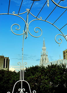 trimma, smide, cali, arkitektur, himmel, byggnad exteriör, träd, byggd struktur, växt, byggnad, natur, plats för dyrkan, inget folk, religion, lågvinkelvy, tro, dag, andlighet, stad, blå, resmål, utomhus, klocka, 2K, CC0, offentligt domän, royaltyfria