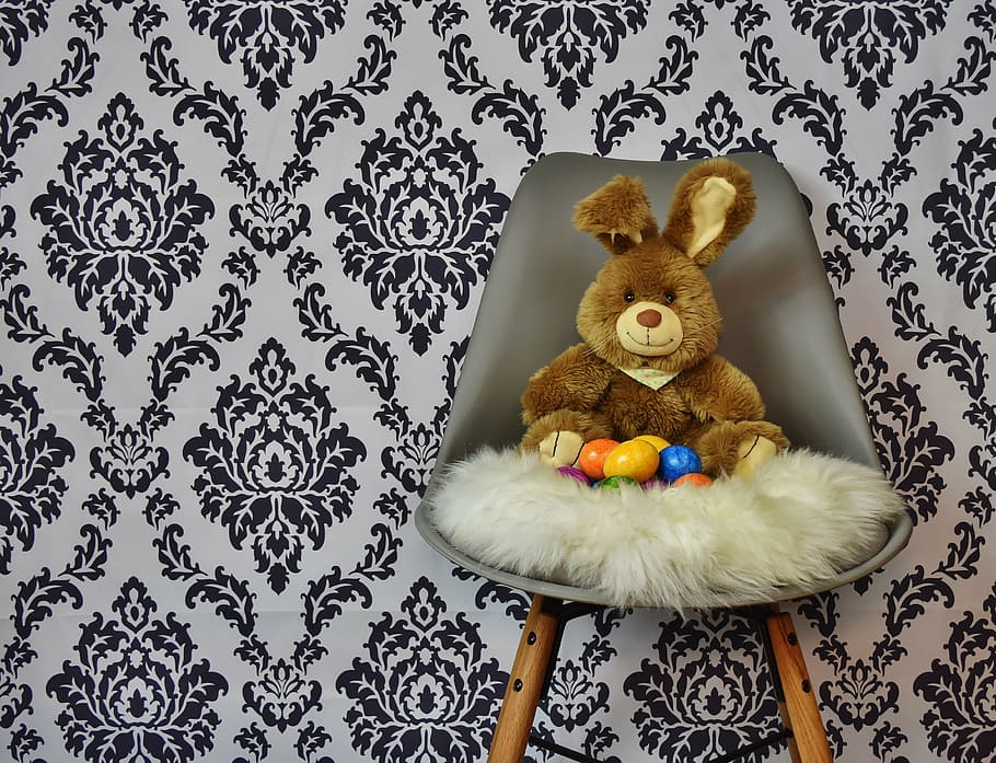 marró, suportar, felpa, joguina, gris, cadira de cuir, Feliç Pasqua, conill de Pasqua, salutacions de pasqua, targeta de felicitació, salutació de pasqua, Pasqua, decoració de pasqua, ous de Pasqua, colorit, de colors, cadira, modern, primavera, joguina suau, osset de peluix, decoració, joguina de peluix, a l'interior, representació animal, representació, cap gent, patró, celebració, festa, primer pla, natura morta, motiu floral, mobles, animal de joguina, suavitat, fons de pantalla, 4K