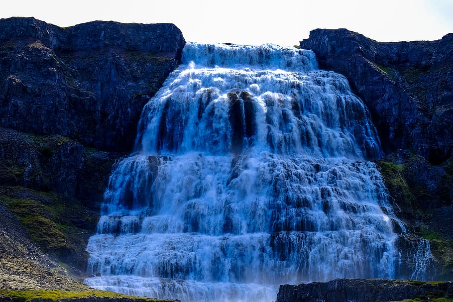 paesaggio, natura, acqua, montagna, bellissimo, cascata, ambiente, autunno, flusso, lunga esposizione, colpo basso angolo, muschio, movimento, all'aperto, fiume, scenario, panoramico, ruscello, lasso di tempo, viaggio, cascate, bellezza nella natura, roccia, scenics - natura, roccia - oggetto, solido, scena non urbana, scogliera, destinazioni di viaggio, terra, scena tranquilla, nessuno, movimento sfocato, potere in natura, fluente, acqua corrente, formazione, 4K