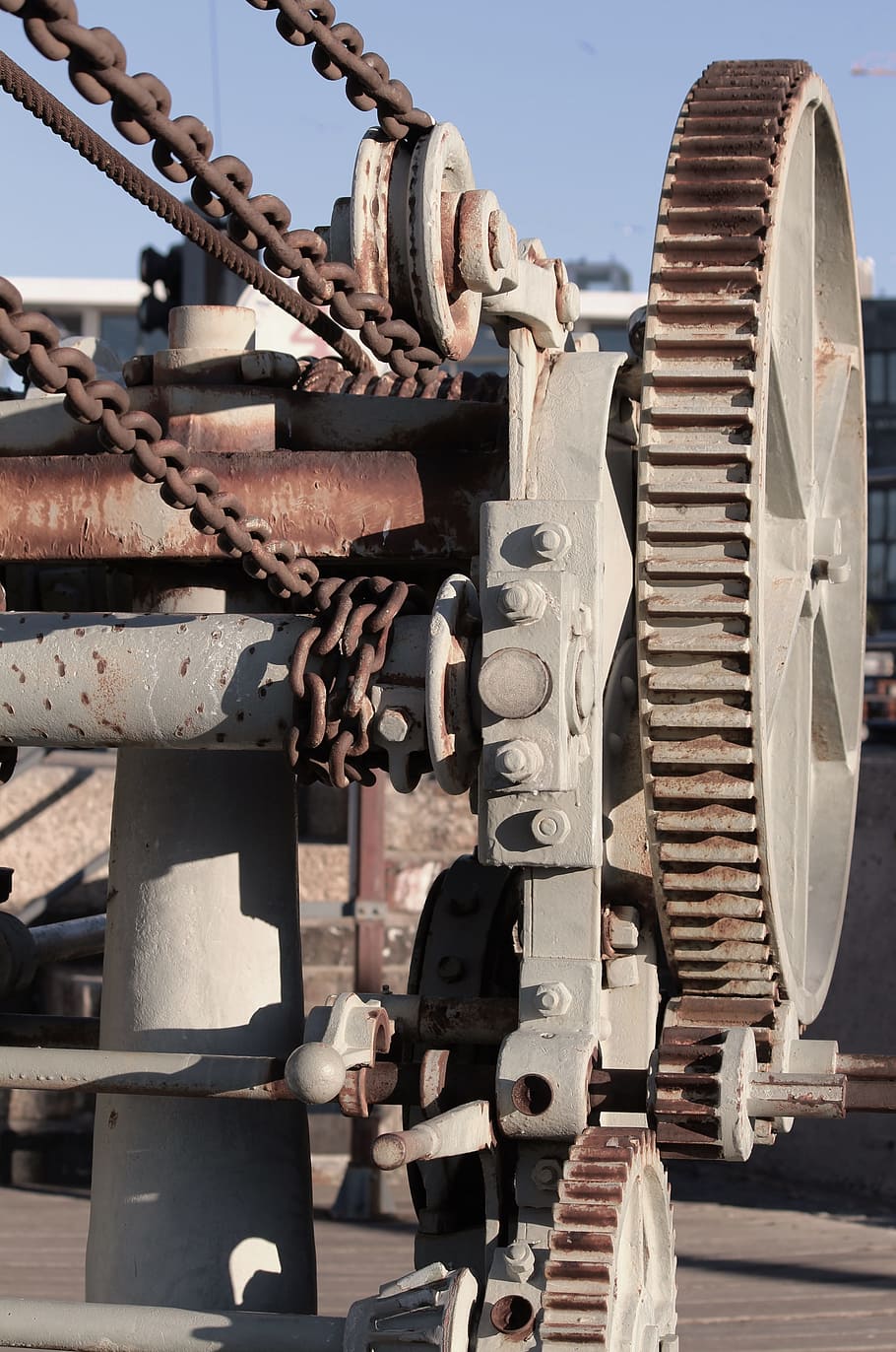 Ausrüstung, Kette, Kabel, Schiff, Technologie, Kabel, Schiffstechnik, Metall, Jahrgang, rostfrei, Metallkette, rostig, Maschinen, Industrie, keine Leute, Tag, Sonnenlicht, alt, Natur, Transport, draußen, Himmel, Nahansicht, Maschinenteil, Fokus auf den Vordergrund, Stapel, die Architektur, Verbindung, Fabrik, Rad, industrielle Ausrüstung, 5K