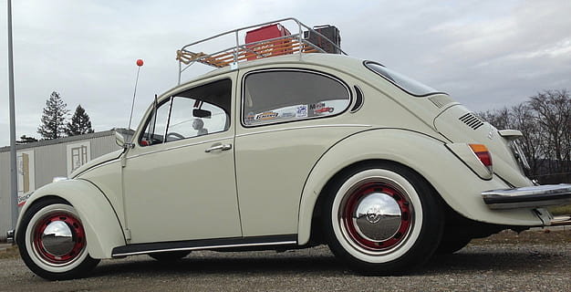 vw, escarabat, automàtic, oldtimer, vehicle, Volkswagen, vw beetle, automoció, vell, atreviu-vos, Volkswagen vw, oci, cotxe, vehicle terrestre, transport, manera de transport, carretera, automòbil, cel, dia, naturalesa, núvol - cel, estil retro, cap gent, ciutat, arbre, a l'aire lliure, viatjar, camió, roda, luxe, color plata, 2K, CC0, domini públic, lliure de regalies