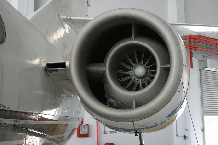 motor, hangar, avions, motor de reacció, manera de transport, transport, avió, vehicle aeri, viatjar, indústria aeroespacial, aeroport, indústria, turbina, dia, enginyeria, avió comercial, tecnologia, metall, forma geomètrica, cercle, ala dels avions, jet corporatiu, roda, 4K