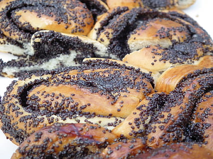 baking, bread, roll, paste products, confectionery, sweet, delicious, fragrant, nutrition, food, appetizer, oven, bake, dessert, mack, muffin, food and drink, freshness, baked, close-up, ready-to-eat, indulgence, sweet food, indoors, still life, no people, selective focus, poppy seed, temptation, healthy eating, wellbeing, high angle view, plate, 1080P, CC0, public domain, royalty free